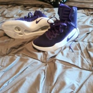 Never worn purple Nike Hyperdunks